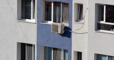 Stire din Economie : Reţelele electrice nu fac faţă caniculei. Un aparat de aer condiţionat creşte consumul de trei ori
