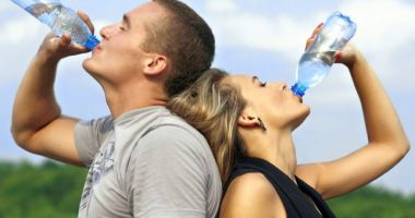 Apa consumată vă ajută la reglarea temperaturii corpului