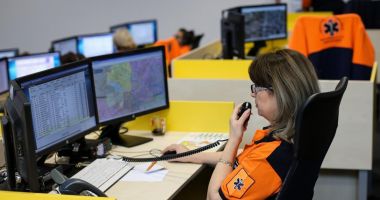 Stire din Social : Aproape 800.000 de români au apelat numărul 112 în iulie, în contextul caniculei. Jumătate au fost urgențe