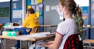 Stire din Cultură-Educație : Apel public pentru redeschiderea şcolilor, luna aceasta