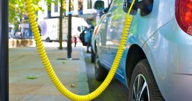 Stire din Economie : Aplicație mobilă prin care șoferii pot afla în timp real cel mai mic preț la carburanții auto