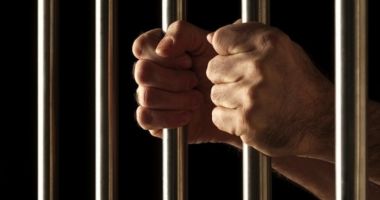 Stire din Eveniment : Familie bătută în propria casă de la un apometru. Agresorii băuți au fost ARESTAȚI