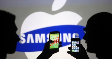 Stire din Tehnologie : Samsung a depășit Apple și a devenit liderul pieței de smartphone-uri din SUA