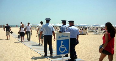Stire din Eveniment : Aproape o mie de turiști  care au petrecut în Bulgaria,  ajutați de polițiștii români