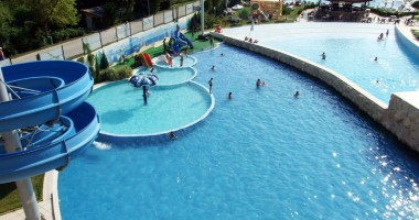 Stire din Actualitate : Se deschide cel mai mare aqua park din România