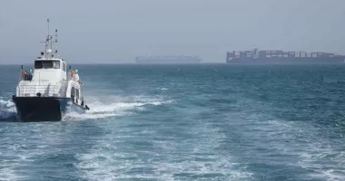 Stire din Actualitate : Arabia Saudită, apel la dezescaladare după reluarea schimburilor de focuri în Strâmtoarea Ormuz