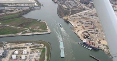 Stire din Economie : Arabia Saudită va construi un nou canal de navigație