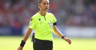 Stire din Sport : Iuliana Demetrescu va arbitra o semifinală de Liga Campionilor