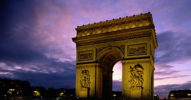 Stire din Actualitate : Alertă cu BOMBĂ la Arcul de Triumf!