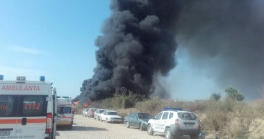Galerie foto și video / UPDATE. INCENDIU MISTUITOR la LUMINA. Fumul se vede din Constanța! PERICOL MARE DE EXPLOZIE - 5