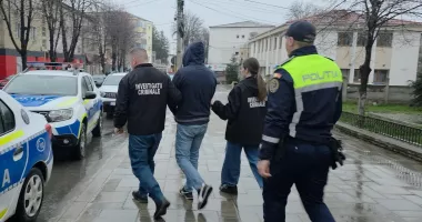 Stire din Eveniment : Hoți prinși la Constanța! Au spart o casă pentru un pachet de țigări și un telefon