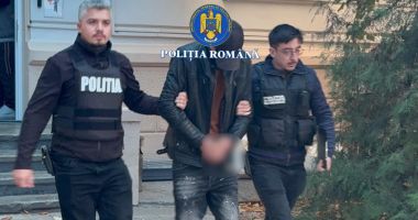 Stire din Eveniment : Șofer băut, prins de polițiști la volanul unei mașini înmatriculată ilegal