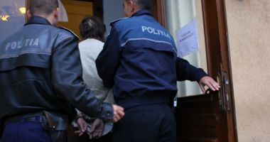 Stire din Eveniment : Persoană bănuită pentru săvârșirea a nouă infracțiuni, prinsă în flagrant la Năvodari