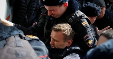 Stire din Actualitate : Alexei Navalnâi, arestat de poliția rusă pentru manifestații anticorupție neautorizate