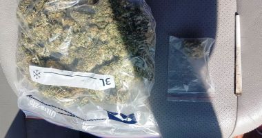 Stire din Eveniment : Arestat după ce a fost prins cu peste 100 de grame de cannabis în mașină