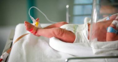 Stire din Eveniment : Și-a abandonat bebelușul în toaletă și l-a lăsat să moară! Tânăra a fost arestată preventiv