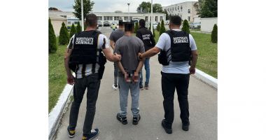 Stire din Eveniment : Bărbați tâlhăriți, în stațiunea Costinești. Trei minori au fost reținuți de polițiști