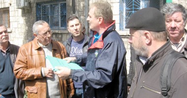 Stire din Economie : Drama românilor de pe "Olympus". "Arestați-mă! Vreau la închisoare!"