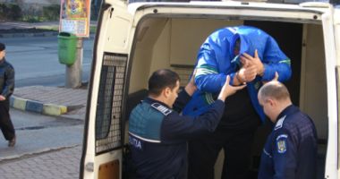 Stire din Actualitate : Autorii furtului a 500.000 de lei din mașina unui om de afaceri au fost reținuți