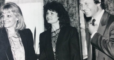 Stire din Politică-Administrație : Arhiva de Aur "Cuget Liber". Traian Băsescu, în 1994, la costum și cu mult păr