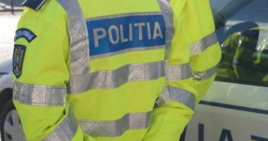 Stire din Eveniment : A uitat care sunt regulile şi a intrat cu o armă în secţia de votare. Bărbatul are acum dosar penal