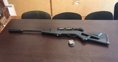 Stire din Eveniment : Armă cu aer comprimat, confiscată de polițiștii de frontieră
