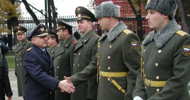 Stire din Actualitate : Armata rusă renunță la căciula cu urechi