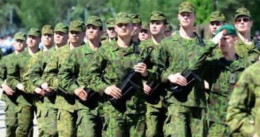 Stire din Eveniment : Armata ar putea deveni obligatorie! Avem sub 2.000 de rezervişti voluntari