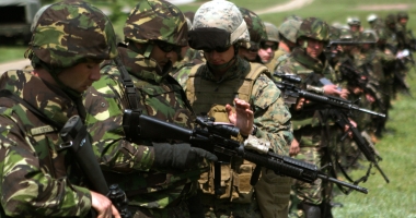 Stire din Eveniment : "Dezertorul" Adrian Țuțuianu! Ce s-ar ascunde în spatele scandalului "Bani pentru militari"