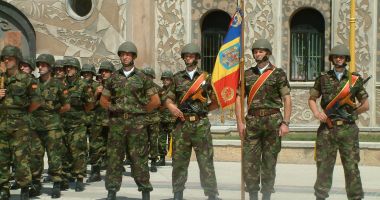 GALERIE FOTO / Militari români la un moment special, Cazinoul nu era ruină… - 2
