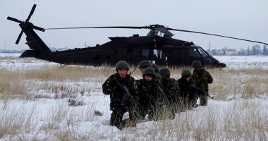 Infiltrați în dispozitivul inamicului! Debarcați și recuperați de elicoptere Black Hawk - 3