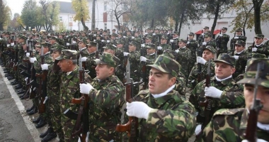 Stire din Politică-Administrație : ESTE OFICIAL! MAJORĂRI SALARIALE PENTRU MILITARI, POLIȚIȘTI, FUNCȚIONARI DIN PENITENCIARE ȘI ALTE CATEGORII DE SALARIAȚI. Președintele Iohannis a promulgat legea