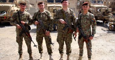 Doi frați și unchii lor, misiune în Afganistan. 