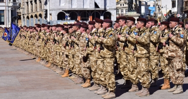 Stire din Eveniment : SALARIILE MILITARILOR VOR CREȘTE DIN NOU.  MAJORĂRILE, CUPRINSE ÎNTRE 200 ȘI 1.200 LEI, SE VOR ÎNCASA ÎNCEPÂND CU LUNA AUGUST