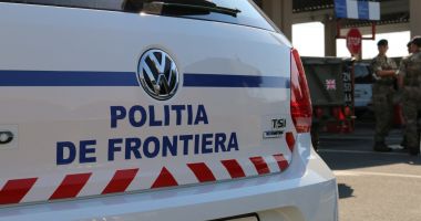 Stire din Eveniment : Cetăţean turc, prins la vamă cu zece arme letale în cabina TIR-ului de către poliţiştii de frontieră