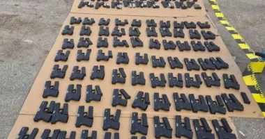 Stire din Eveniment : Trafic de arme și țigări destructurat. Peste 100 de pistoale ridicate de polițiști și vameși