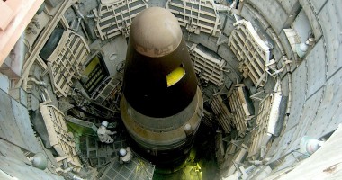 Stire din Actualitate : Obama, presat pentru a reduce arsenalul nuclear al SUA