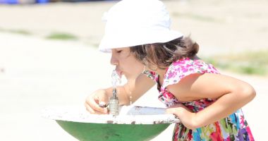 Stire din Social : Arșiță și intensificări ale vântului, în week-end, la Constanța