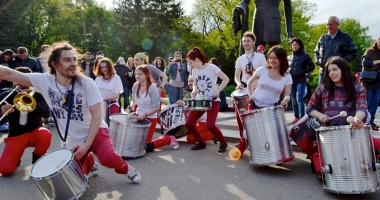Stire din Cultură-Educație : "ART DISTRICT" scoate constănțenii  în stradă