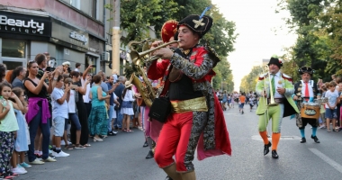 GALERIE FOTO / Peste 50.000 de spectatori au luat parte la Festivalul Internațional de stradă ART DISTRICT - 2