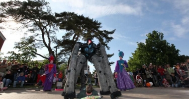 Păpuși gigantice, dragoni și zeițe din alte vremuri se vor plimba prin Constanța - 3