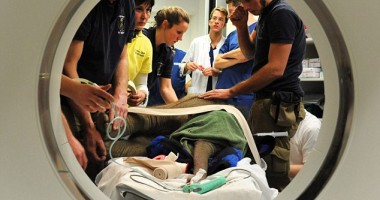 Emoționant/Iată cum își iau elefanții adio de la un pui mort  (Foto + Video) - 4