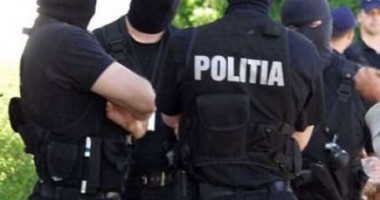Stire din Eveniment : Un student a găsit 30.000 de euro. Poliția caută proprietarul banilor