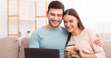Austeritatea nu s-a văzut în portofelele românilor. Au cheltuit mai mult ca niciodată, de Black Friday