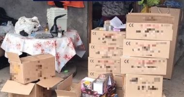 Peste 2 tone de artificii, confiscate de poliţiştii de la transporturi