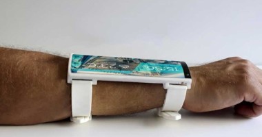 Stire din Tehnologie : Un telefon ieșit din comun! Portal, smartphone-ul demn de Star Trek!
