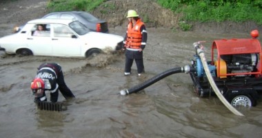 Stire din Social : FURTUNĂ și PLOI TORENȚIALE la CONSTANȚA/ RAJA a activat Comandamentul pentru Situații de Urgență