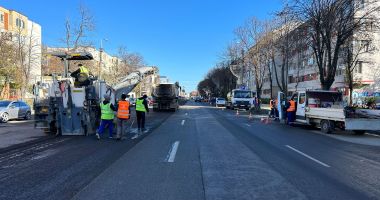 Stire din Social : Atenție unde parcați! Se asfaltează carosabilul pe strada Dezrobirii