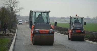 Primăria Cumpăna a început asfaltarea pe strada Prelungirea Tractorului - 2