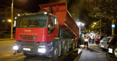 Continuă lucrările de reabilitare a străzii Soveja